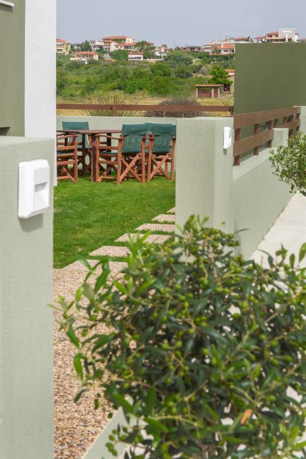 Route Du Canal Nea Roda Exterior photo